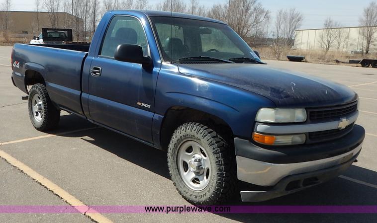 image for item I5023 2002 Chevrolet Silverado 1500 pickup truck
