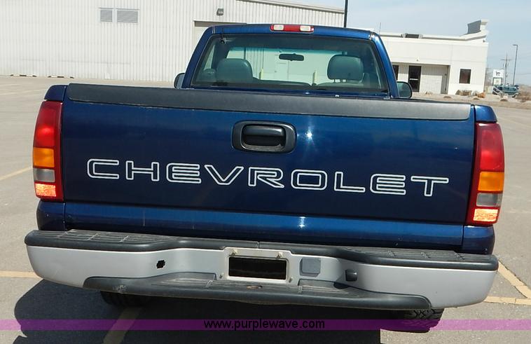 image for item I5023 2002 Chevrolet Silverado 1500 pickup truck
