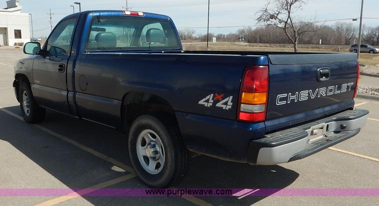 image for item I5023 2002 Chevrolet Silverado 1500 pickup truck