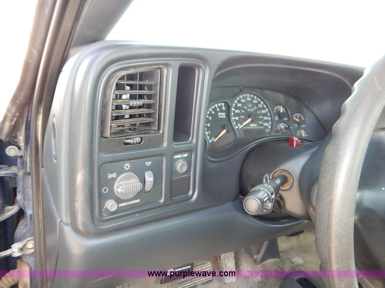 image for item I5023 2002 Chevrolet Silverado 1500 pickup truck