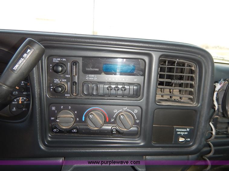 image for item I5023 2002 Chevrolet Silverado 1500 pickup truck