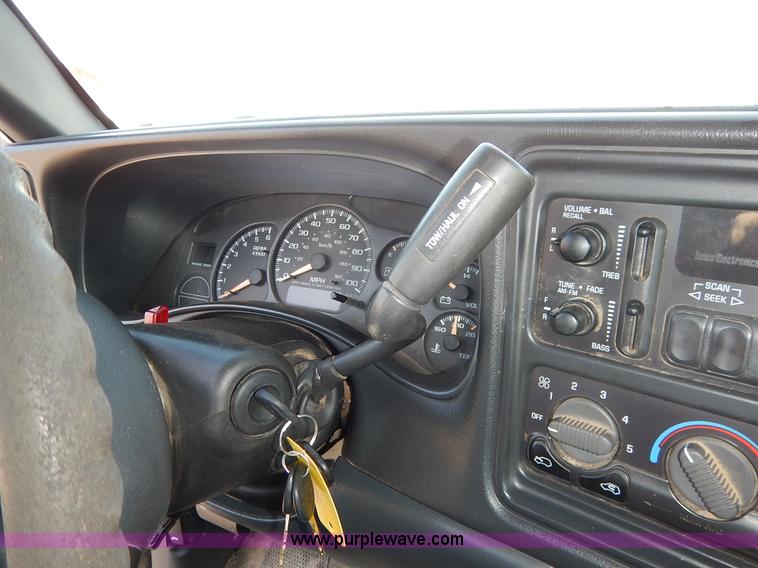 image for item I5023 2002 Chevrolet Silverado 1500 pickup truck
