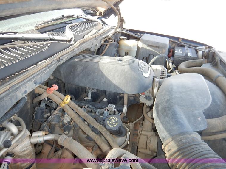 image for item I5023 2002 Chevrolet Silverado 1500 pickup truck