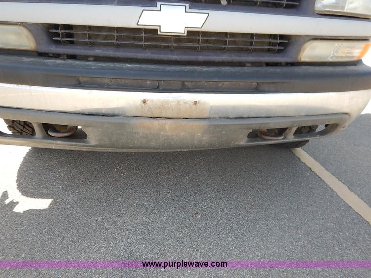 image for item I5023 2002 Chevrolet Silverado 1500 pickup truck