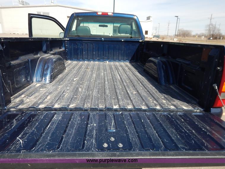 image for item I5023 2002 Chevrolet Silverado 1500 pickup truck