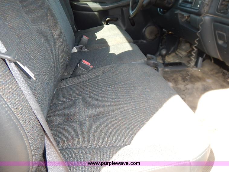 image for item I5023 2002 Chevrolet Silverado 1500 pickup truck