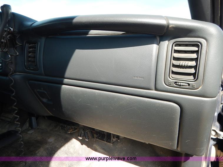 image for item I5023 2002 Chevrolet Silverado 1500 pickup truck