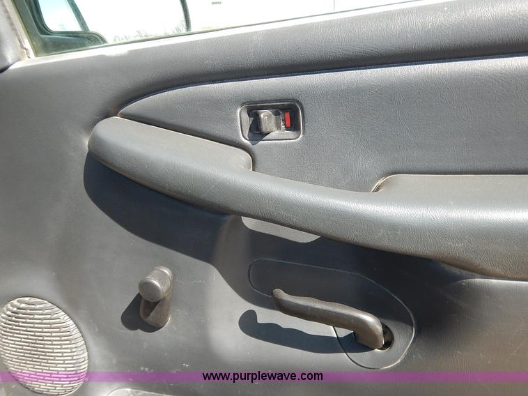 image for item I5023 2002 Chevrolet Silverado 1500 pickup truck