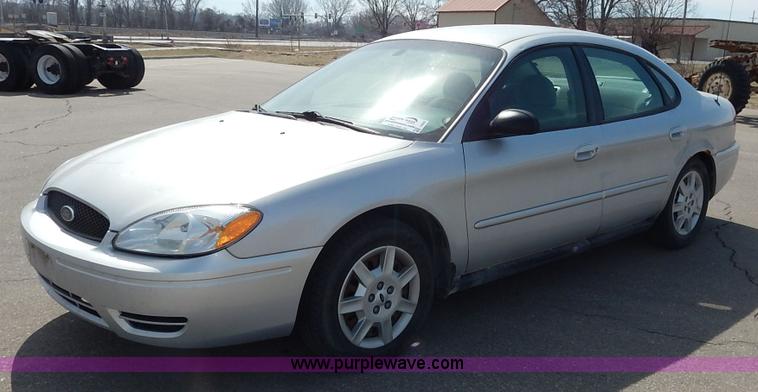 image for item I5025 2006 Ford Taurus SE