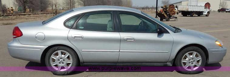 image for item I5025 2006 Ford Taurus SE