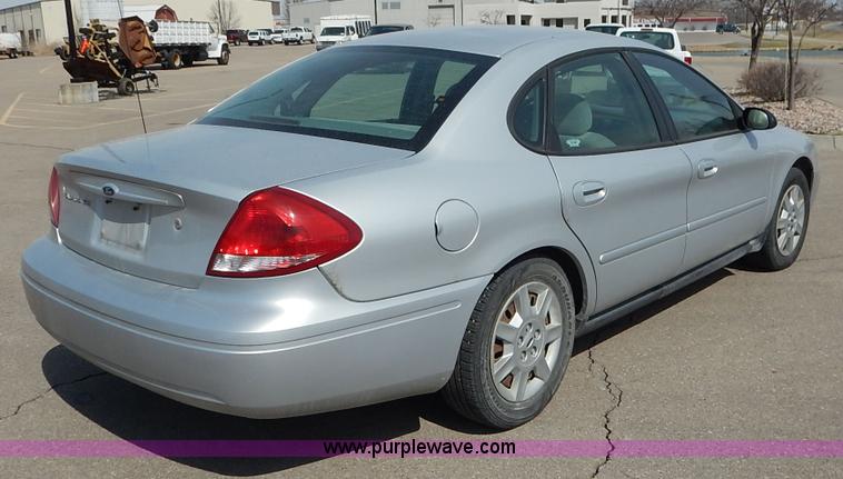 image for item I5025 2006 Ford Taurus SE