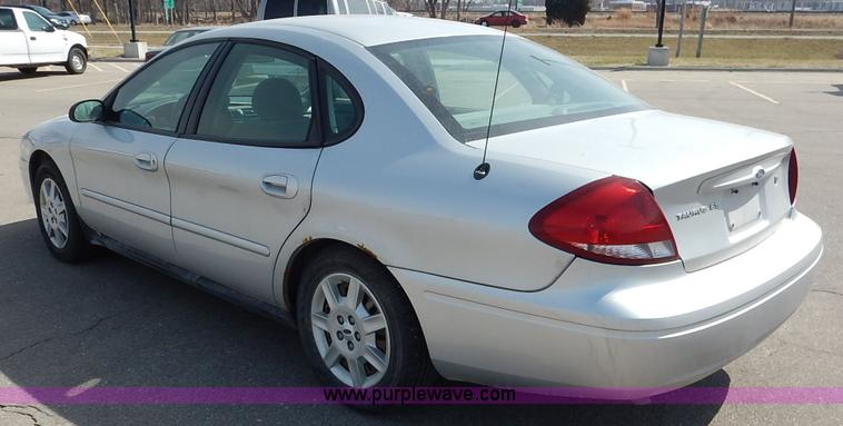 image for item I5025 2006 Ford Taurus SE