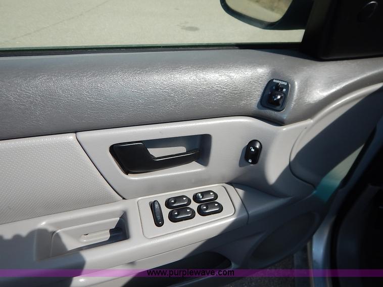 image for item I5025 2006 Ford Taurus SE