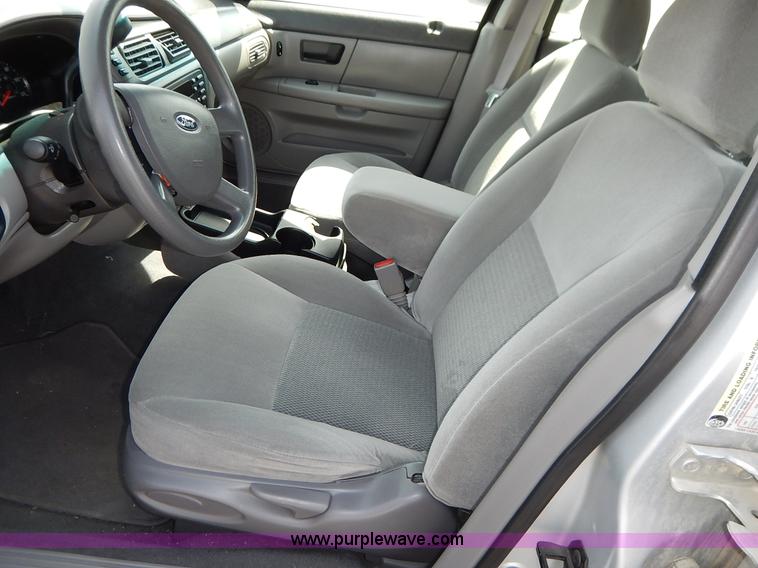 image for item I5025 2006 Ford Taurus SE