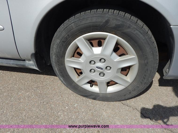 image for item I5025 2006 Ford Taurus SE