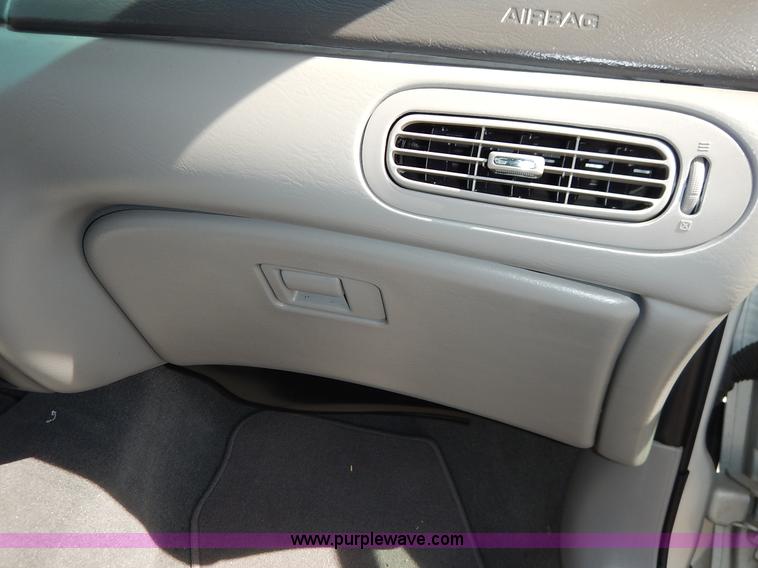 image for item I5025 2006 Ford Taurus SE