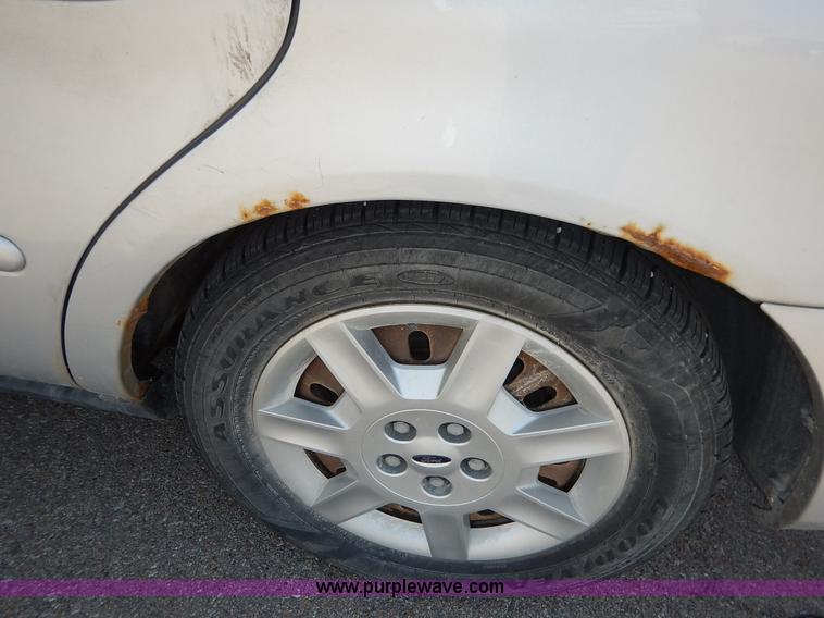 image for item I5025 2006 Ford Taurus SE