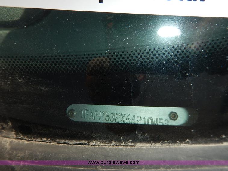 image for item I5025 2006 Ford Taurus SE