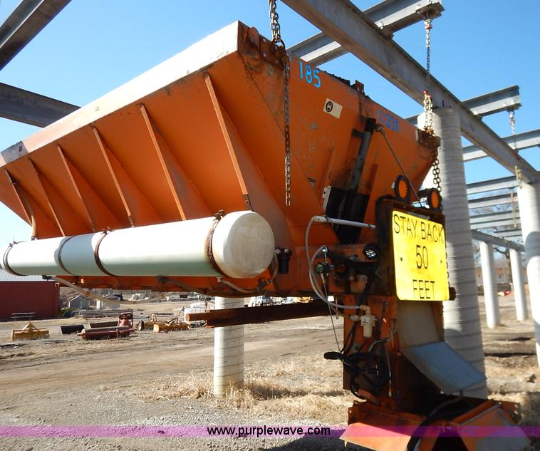 image for item I5049 1993 Monroe 409 spreader