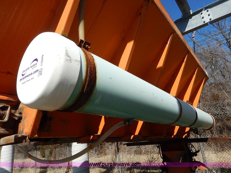 image for item I5049 1993 Monroe 409 spreader