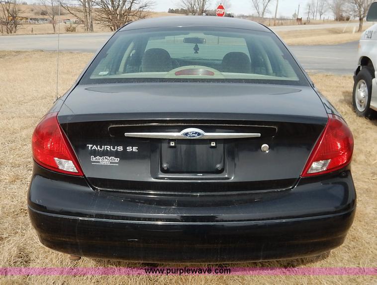 image for item I5057 2000 Ford Taurus SE