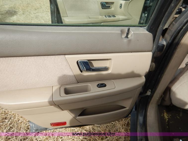 image for item I5057 2000 Ford Taurus SE