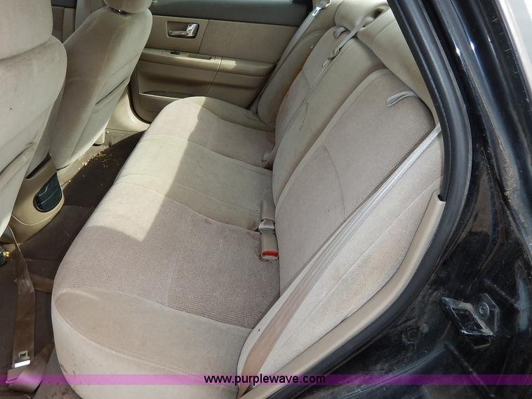 image for item I5057 2000 Ford Taurus SE