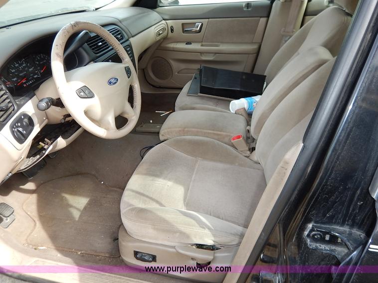 image for item I5057 2000 Ford Taurus SE