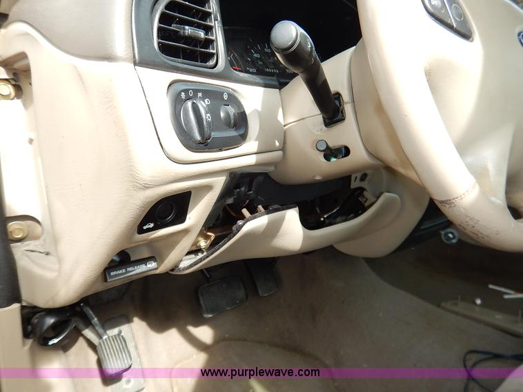 image for item I5057 2000 Ford Taurus SE