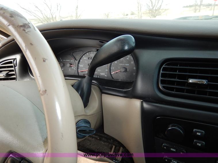 image for item I5057 2000 Ford Taurus SE