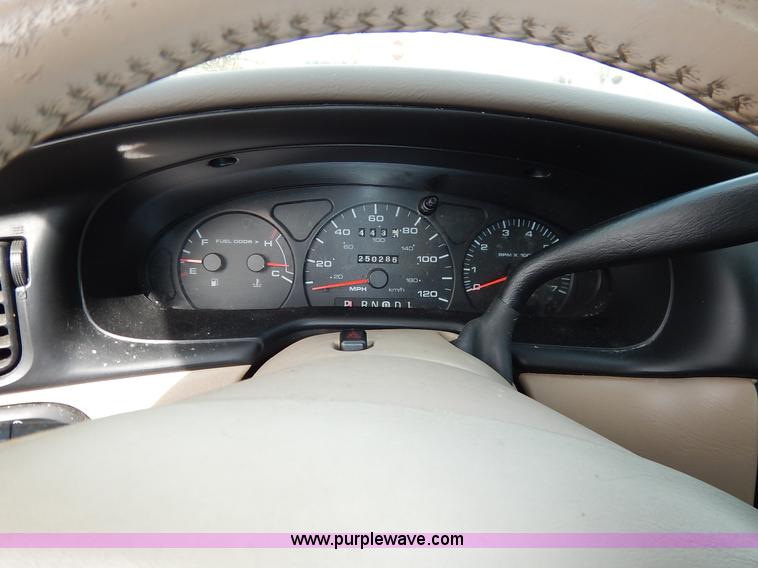 image for item I5057 2000 Ford Taurus SE