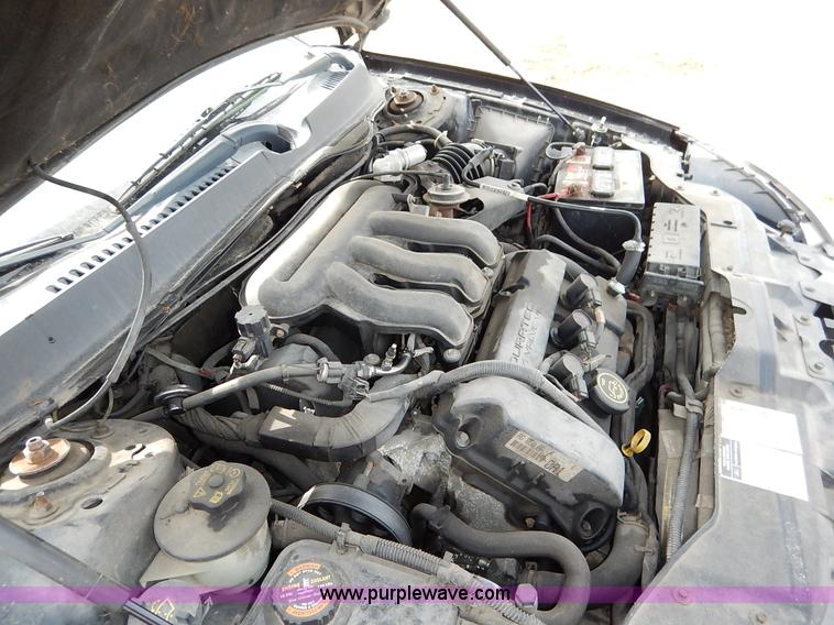 image for item I5057 2000 Ford Taurus SE