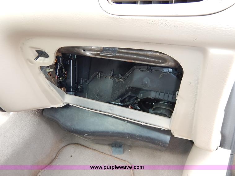 image for item I5057 2000 Ford Taurus SE