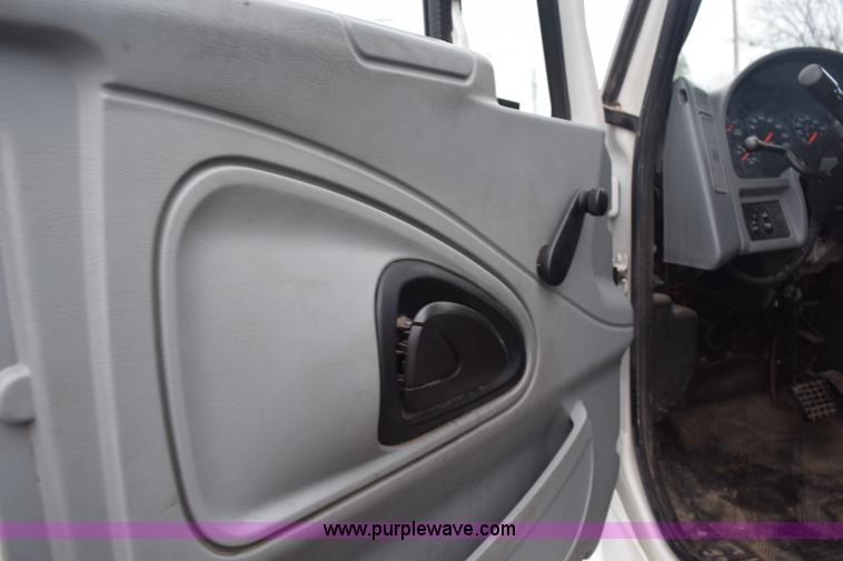 image for item K2415 2007 International 4100 dump truck