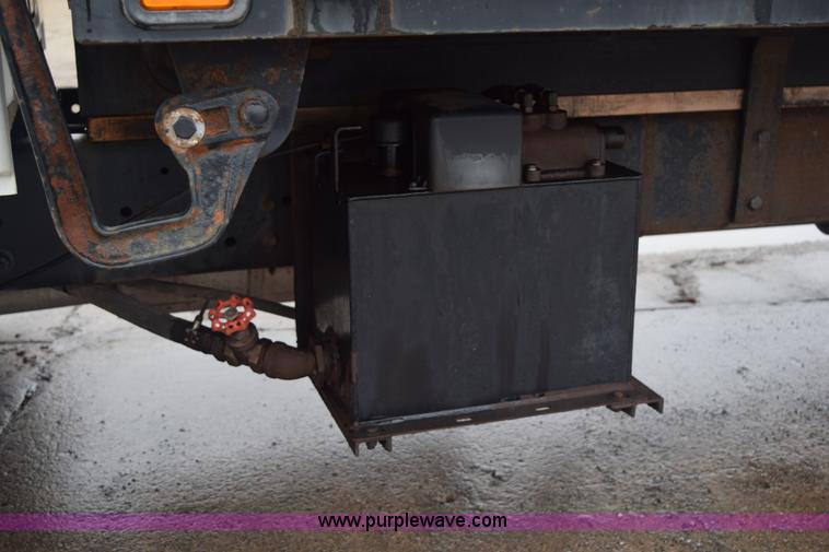 image for item K2415 2007 International 4100 dump truck