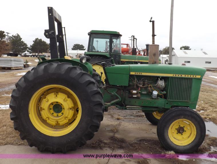 image for item K3215 John Deere 2020 tractor