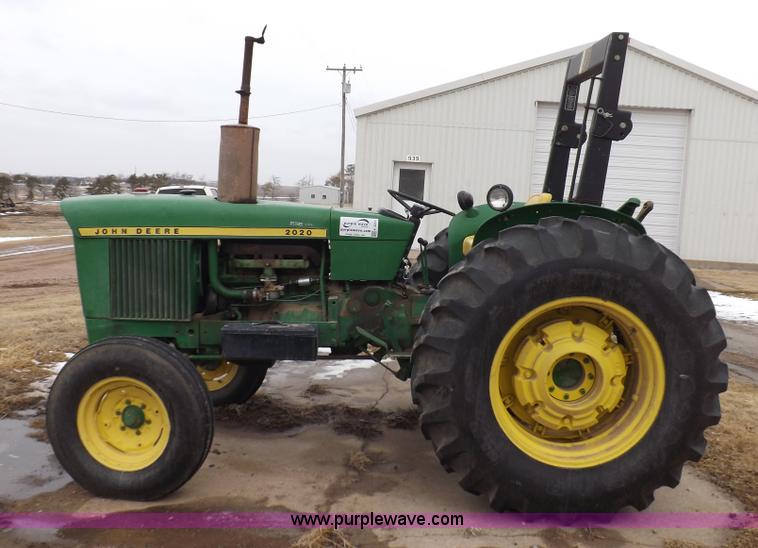 image for item K3215 John Deere 2020 tractor