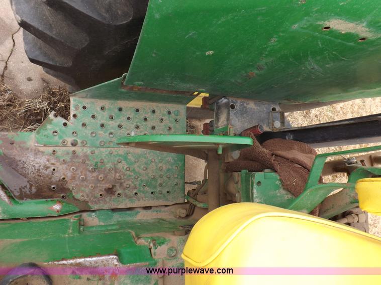 image for item K3215 John Deere 2020 tractor