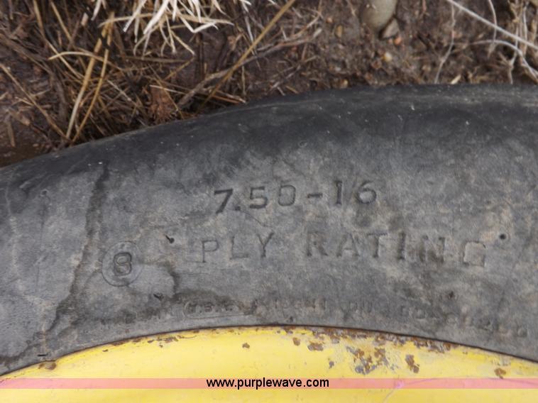 image for item K3215 John Deere 2020 tractor