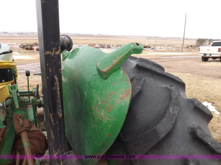 image for item K3215 John Deere 2020 tractor