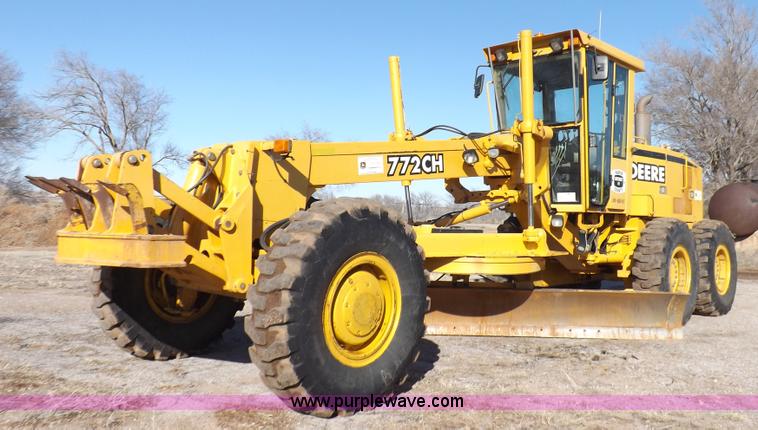 image for item K3227 2001 John Deere 772CH motor grader