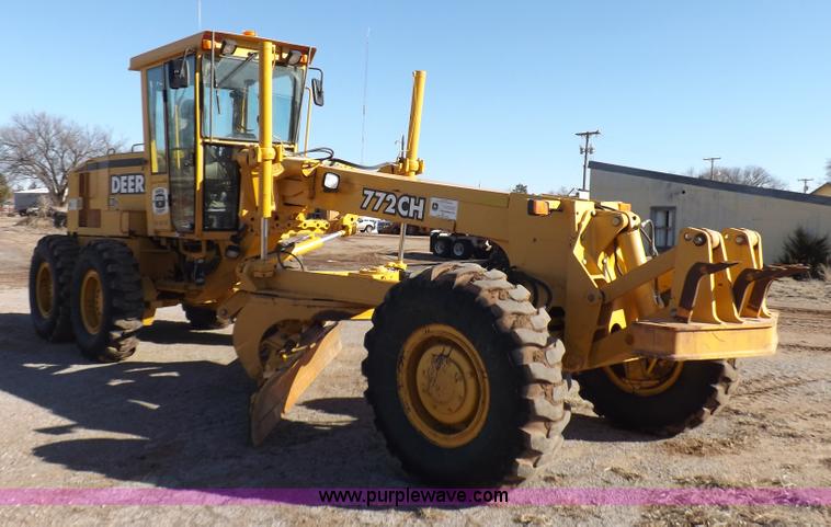 image for item K3227 2001 John Deere 772CH motor grader