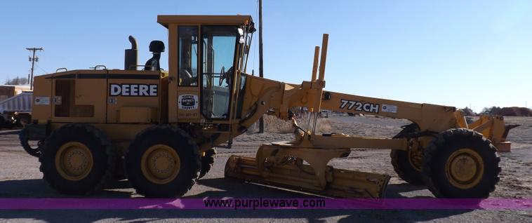 image for item K3227 2001 John Deere 772CH motor grader