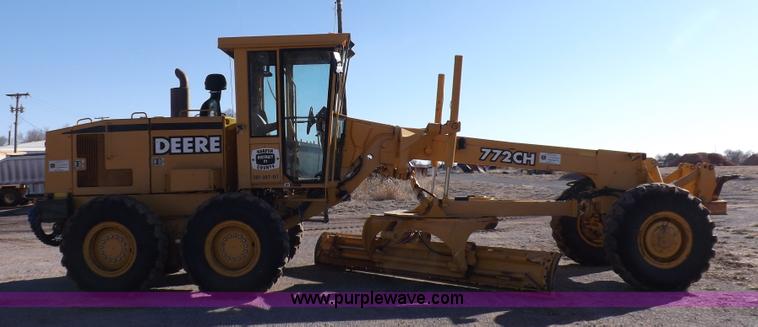 image for item K3227 2001 John Deere 772CH motor grader