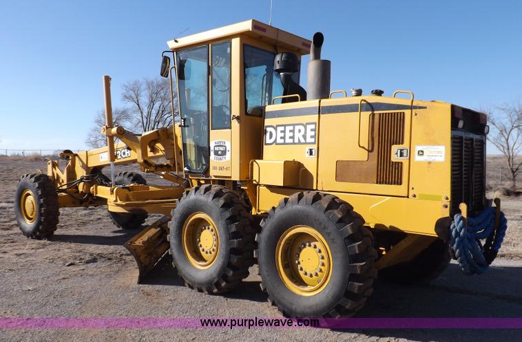 image for item K3227 2001 John Deere 772CH motor grader