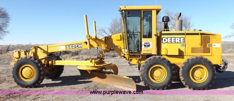 image for item K3227 2001 John Deere 772CH motor grader