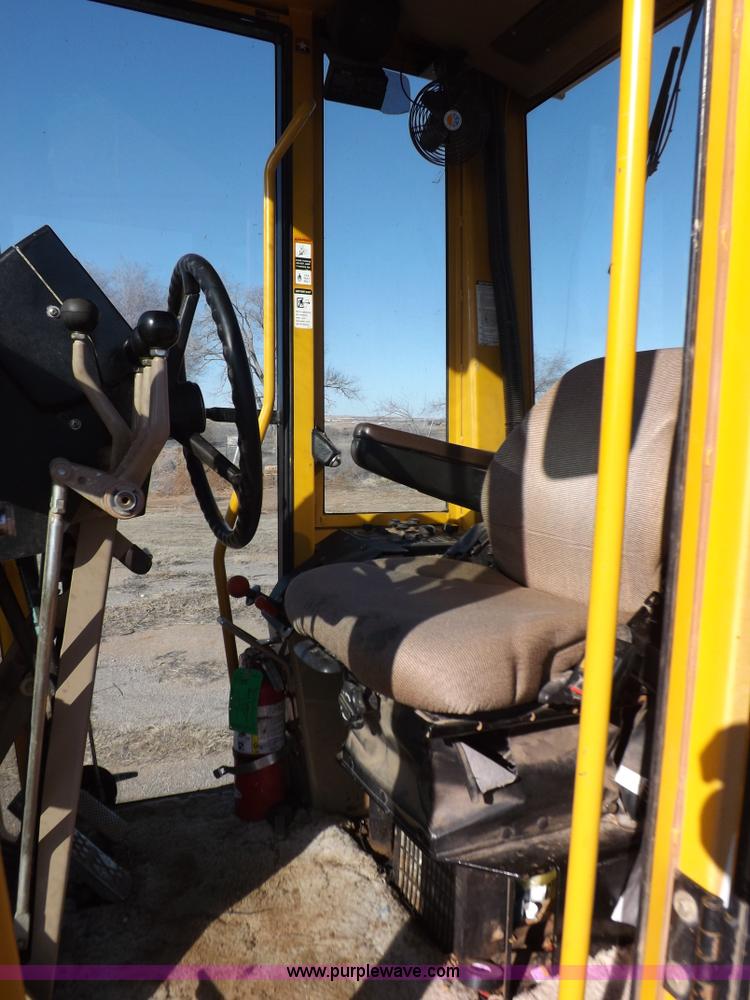 image for item K3227 2001 John Deere 772CH motor grader