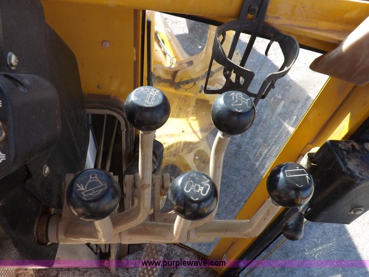 image for item K3227 2001 John Deere 772CH motor grader