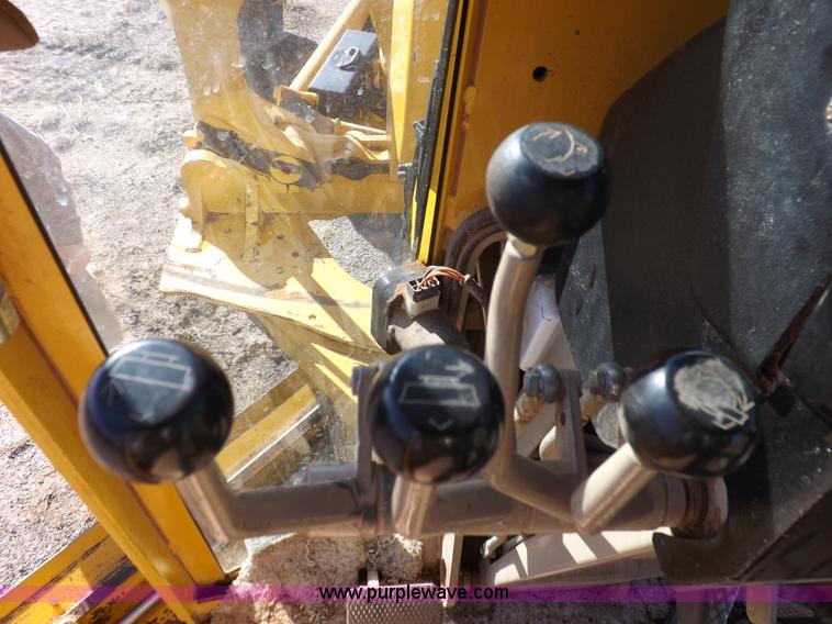 image for item K3227 2001 John Deere 772CH motor grader