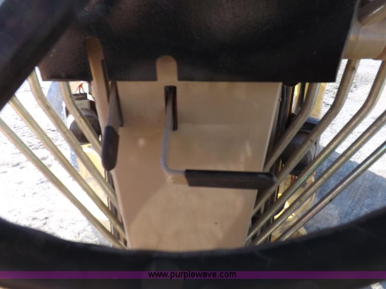 image for item K3227 2001 John Deere 772CH motor grader